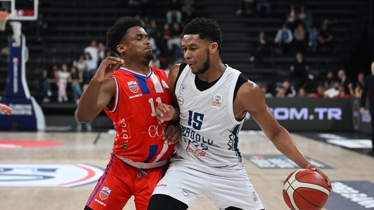 Anadolu Efes, Büyükçekmece Basketbol'u farklı geçti