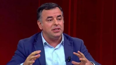 Barış Yarkadaş'tan Özgür Özel'e: Senin gibi torba içinde para almıyorum