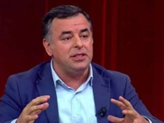 Barış Yarkadaş'tan Özgür Özel'e: Senin gibi torba içinde para almıyorum