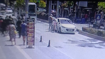 Antalya’da yaya geçidinde Alman turistin ayağını otomobil ezdi