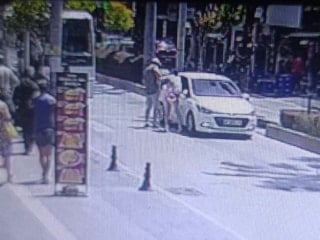 Antalya’da yaya geçidinde Alman turistin ayağını otomobil ezdi