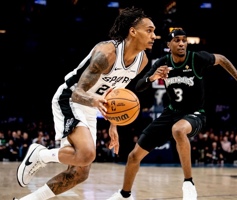 Timberwolves'u yenen Spurs, seride 2-1 öne geçti