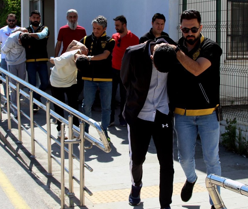 Adana'da silahlı saldırının şüphelilerini 500 saatlik görüntüler yakalattı