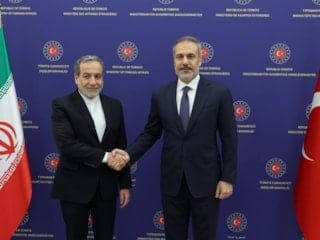 Abbas Arakçi'den Hakan Fidan'a: ABD, diplomasi sürecini zedeliyor