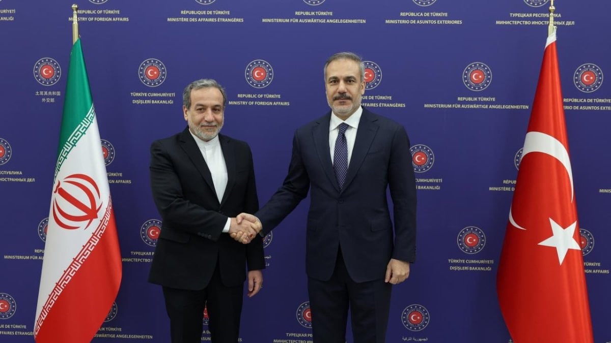 Abbas Arakçi'den Hakan Fidan'a: ABD, diplomasi sürecini zedeliyor