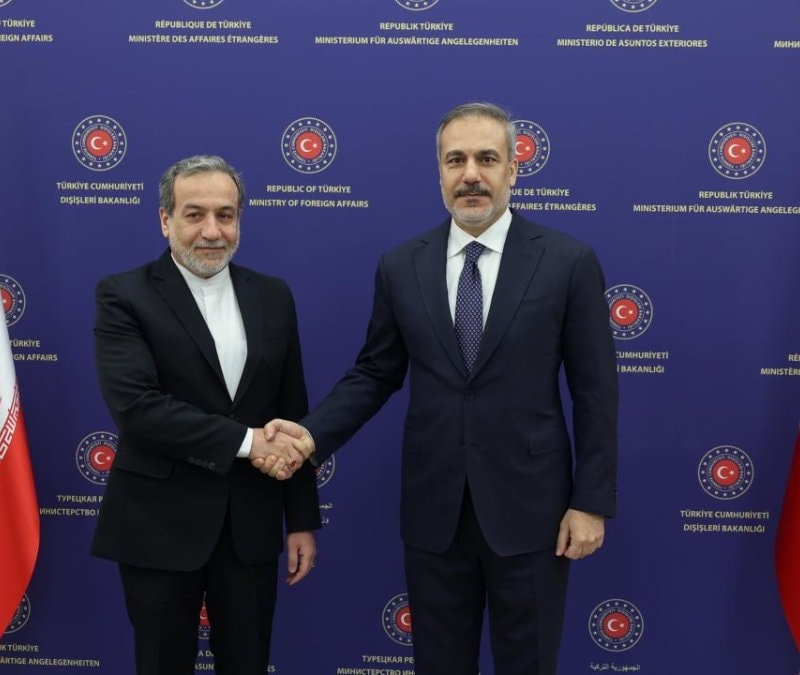 Abbas Arakçi'den Hakan Fidan'a: ABD, diplomasi sürecini zedeliyor