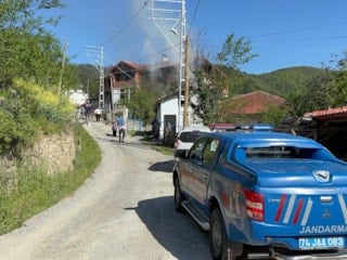 Bartın'da yaşlı adam ve torunu sobadan çıkan yangından son anda kurtuldu