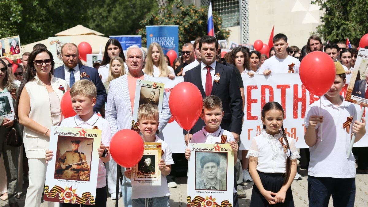 Rus vatandaşları, 9 Mayıs Zafer Bayramı'nı Antalya'da kutladı