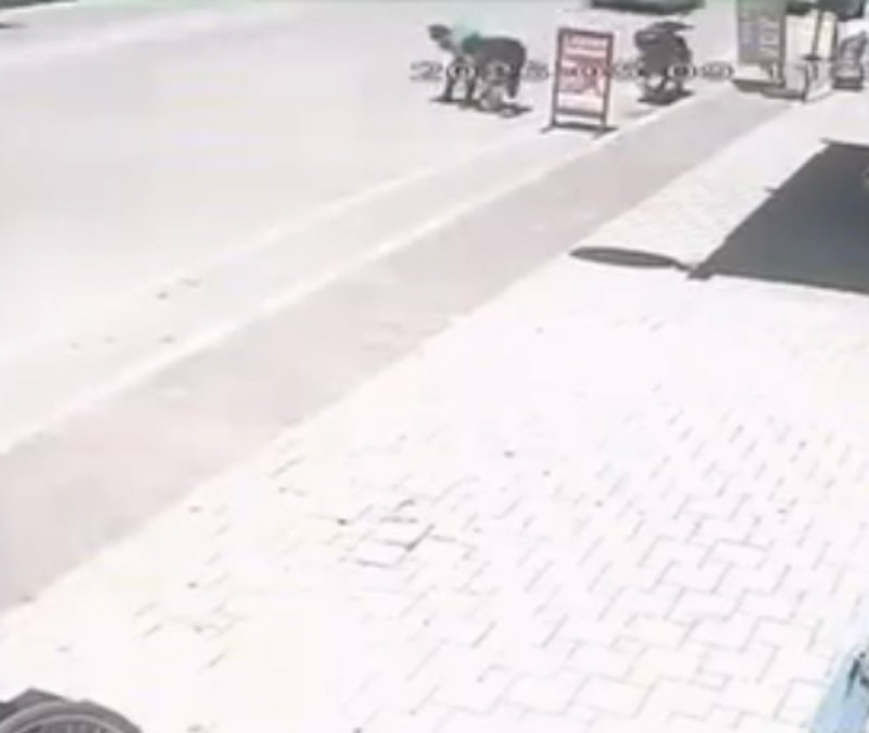 Adana'da bir anne 2 yaşındaki oğlunu tekmeledi