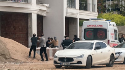 Bursa'da işçiler arasında çıkan sopalı ve yumruklu kavga kameraya yansıdı