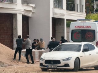 Bursa'da işçiler arasında çıkan sopalı ve yumruklu kavga kameraya yansıdı