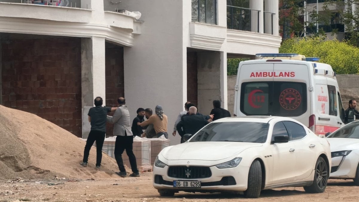 Bursa'da işçiler arasında çıkan sopalı ve yumruklu kavga kameraya yansıdı