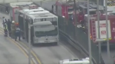 İstanbul'da bir metrobüste yangın çıktı