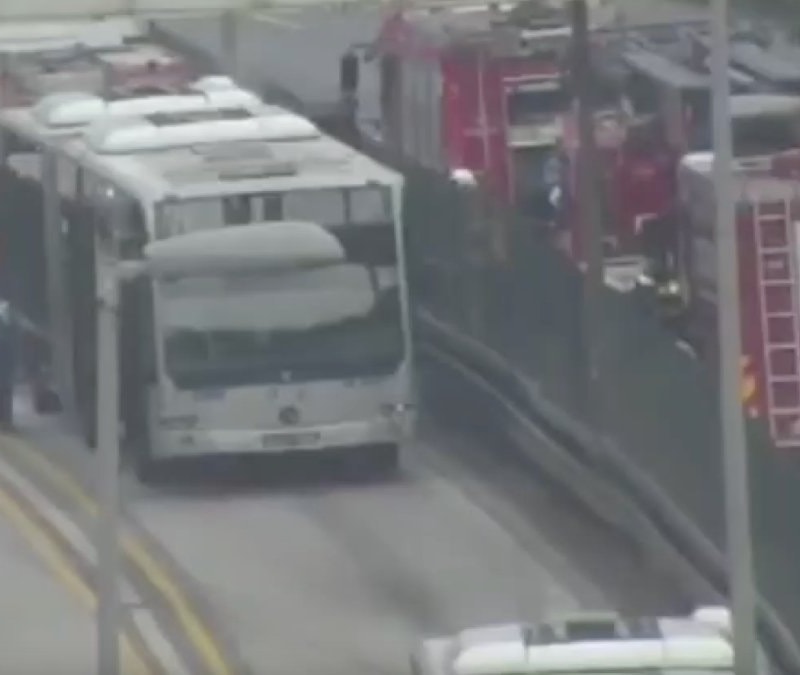 İstanbul'da bir metrobüste yangın çıktı