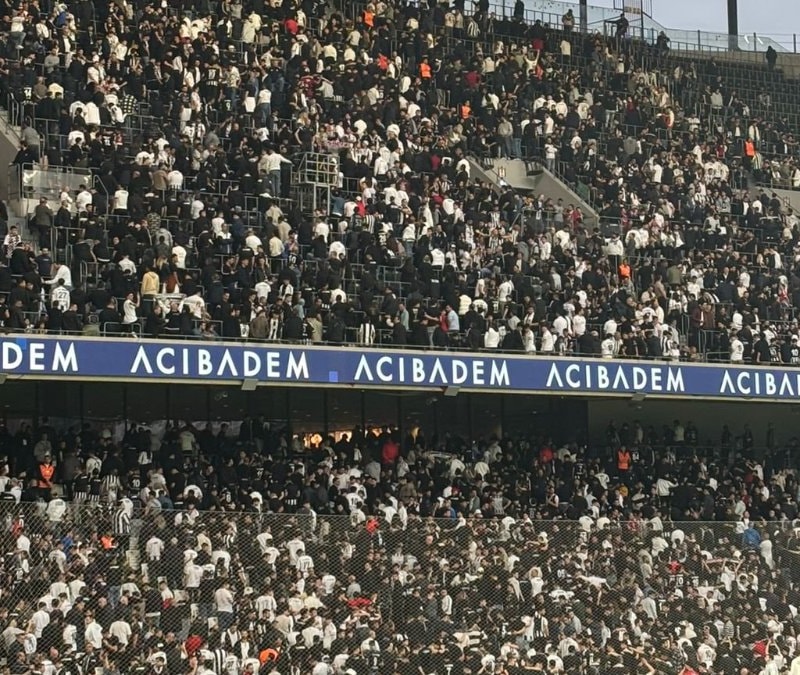 Beşiktaş taraftarından Sergen Yalçın'a protesto