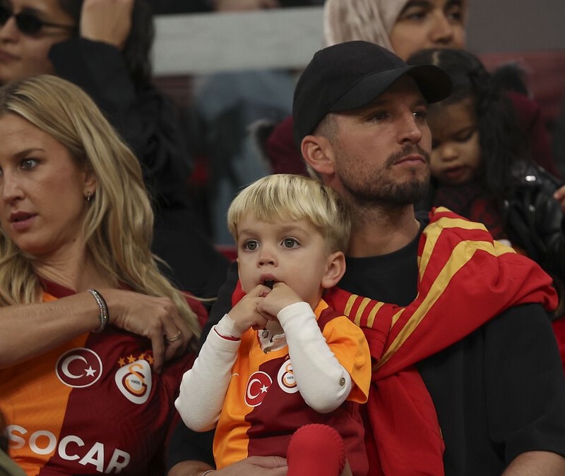 Dries Mertens ve ailesi Galatasaray - Antalyaspor maçında