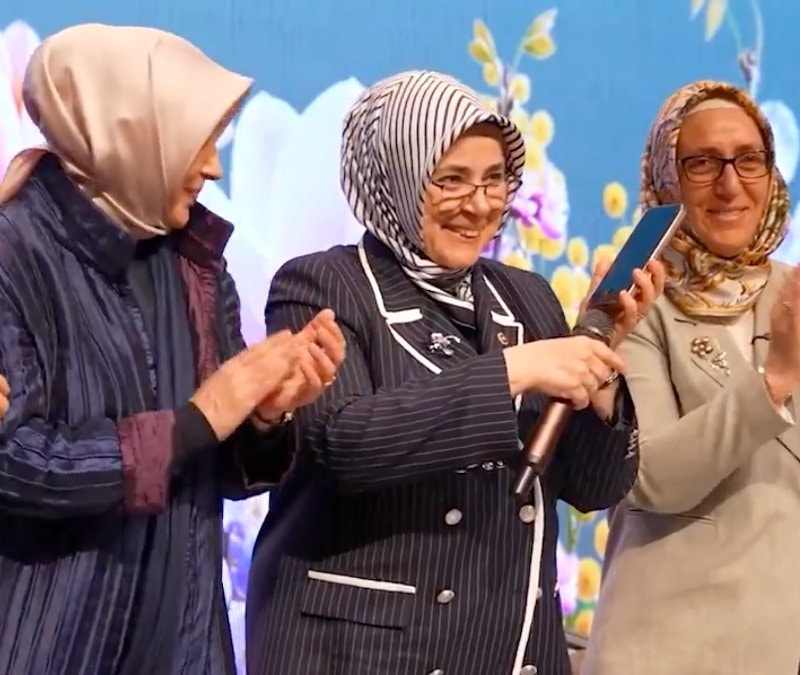 Cumhurbaşkanı Erdoğan'dan AK Parti İstanbul İl Kadın Kolları'na Anneler Günü tebriği