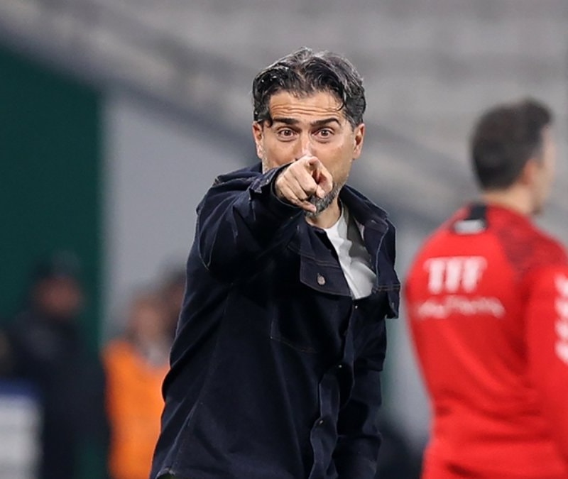 İlhan Palut: Fenerbahçe'yi kutluyorum