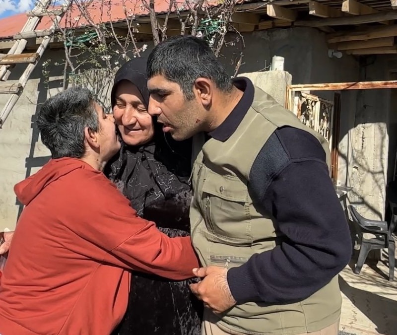 Hakkari'de tam 38 yıldır 4 engelli evladına bakıyor