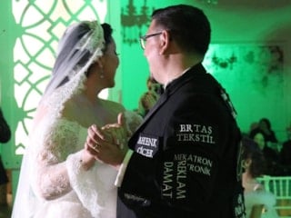 Denizli'de damatlığı reklam panosuna çevirdi