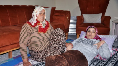Hatay’da engelli kızına 36 yıldır hayatını adadı