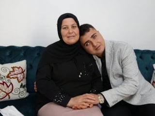 Gaziantep'te görmeyen oğlu için Braille alfabesini öğrendi