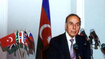 Azerbaycan'ın ulusal lideri Haydar Aliyev, doğumunun 103. yılında anıldı
