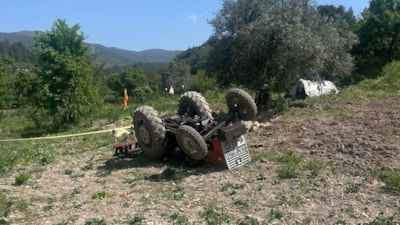 Manisa'da tarlasını sürerken traktörün altında kalarak can verdi