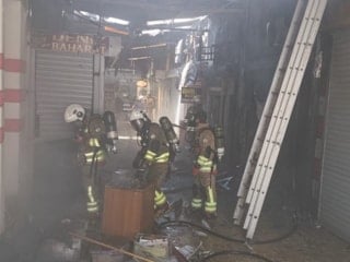 Hatay'da bir pasajda çıkan yangında 3 iş yeri kullanılmaz hale geldi