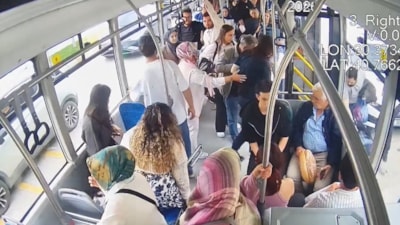 Sakarya’da yolcu kalp krizi geçirdi: Şoför hastaneye yetiştirdi