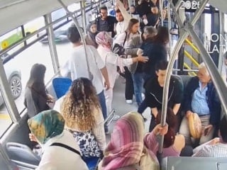 Sakarya’da yolcu kalp krizi geçirdi: Şoför hastaneye yetiştirdi