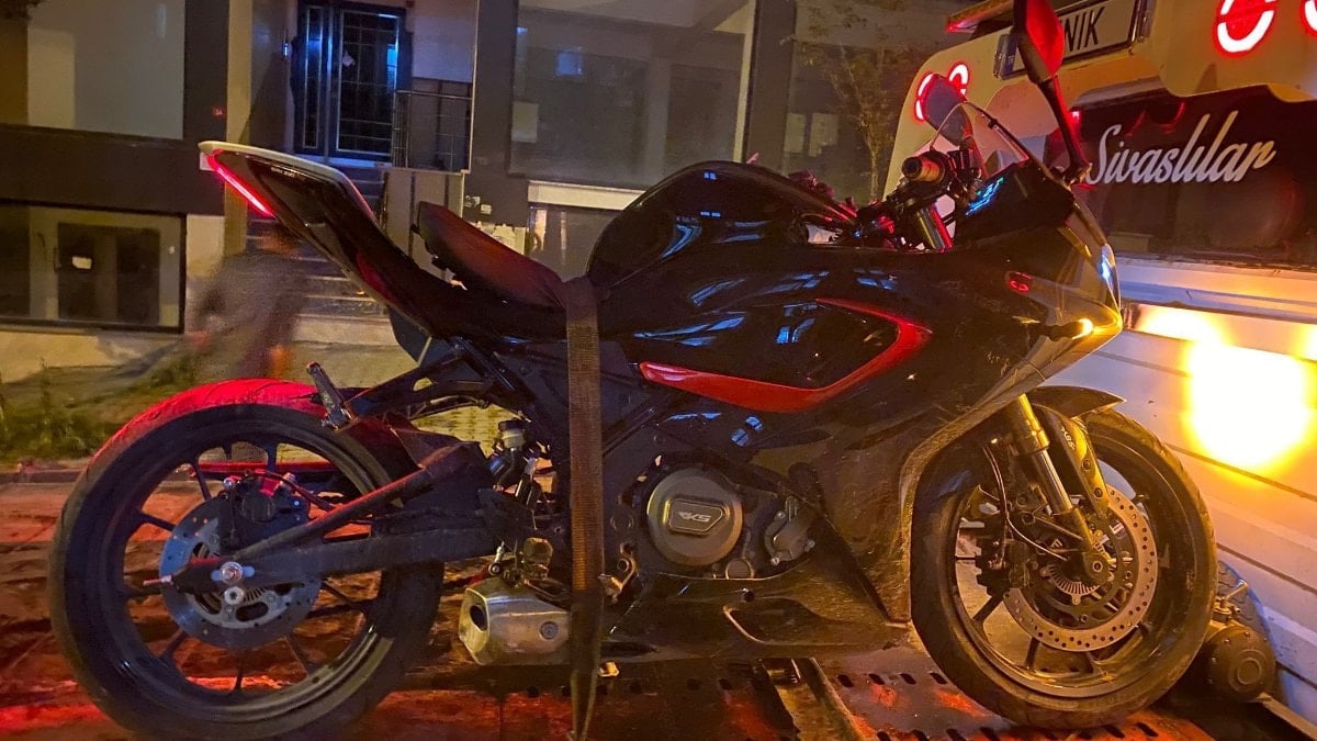 İstanbul'da durdurulan motosiklet çalıntı çıktı: Uyuşturucu ile yakalandı