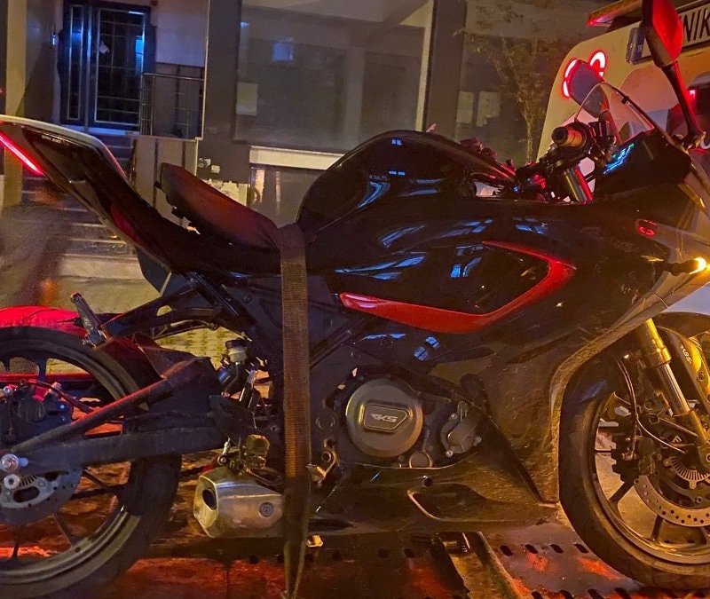 İstanbul'da durdurulan motosiklet çalıntı çıktı: Uyuşturucu ile yakalandı
