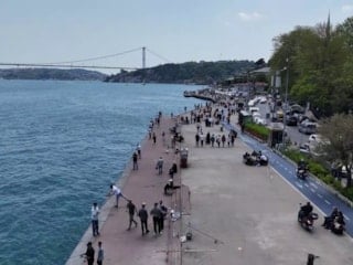 İstanbul'da güneşi gören vatandaşlar kendilerini dışarı attı
