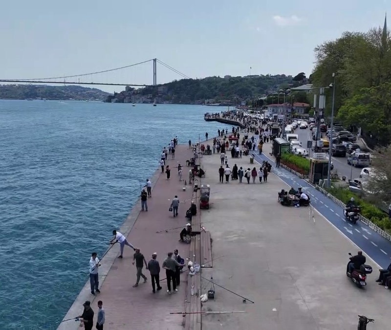 İstanbul'da güneşi gören vatandaşlar kendilerini dışarı attı