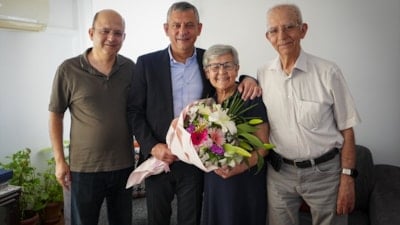 Özgür Özel’den Anneler Günü’nde duygusal ziyaretler