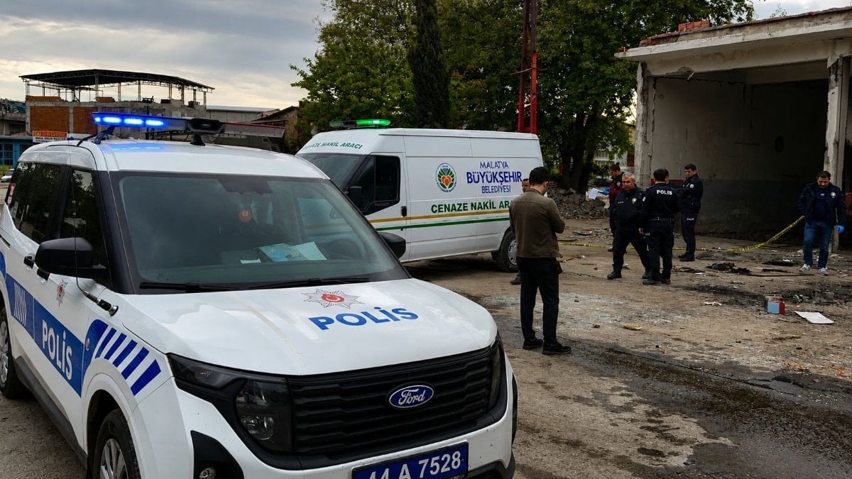 Malatya'da elektrik direğinden düşüp öldü: Olay anı kamerada