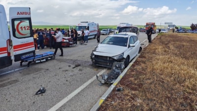 Konya’da 2 otomobilin çarpıştığı kazada 5 kişi yaralandı