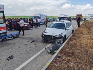 Konya’da 2 otomobilin çarpıştığı kazada 5 kişi yaralandı