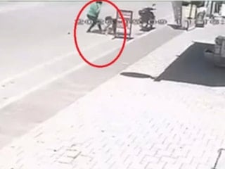 Adana'da çocuğunu sokak ortasında darbeden anne serbest kaldı
