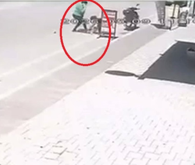 Adana'da çocuğunu sokak ortasında darbeden anne serbest kaldı