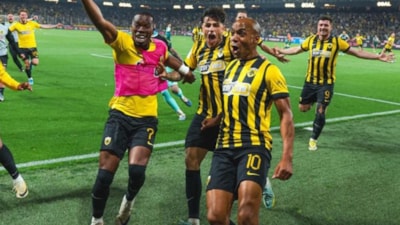 AEK Atina, Panathinaikos'u yenerek şampiyon oldu