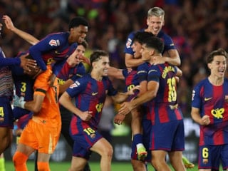 Barcelona, Real Madrid'i yenerek şampiyonluğa uzandı