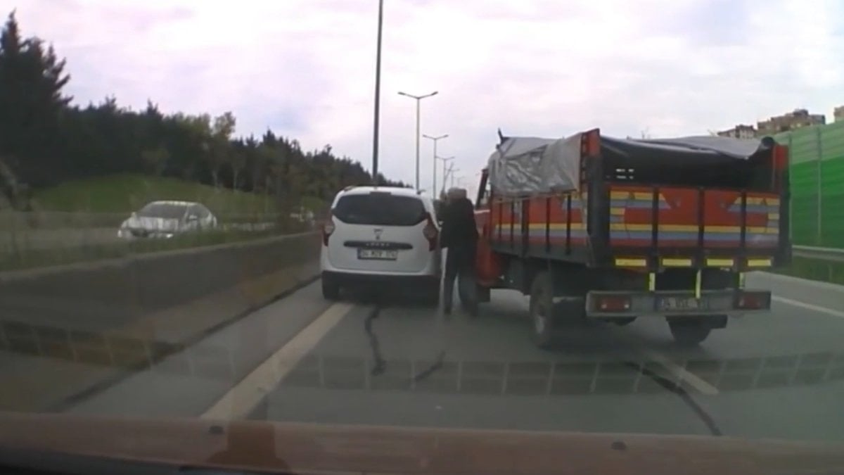 İstanbul'da trafikte tartıştığı sürücünün aracına saldırdı: 180 bin liralık ceza yazıldı