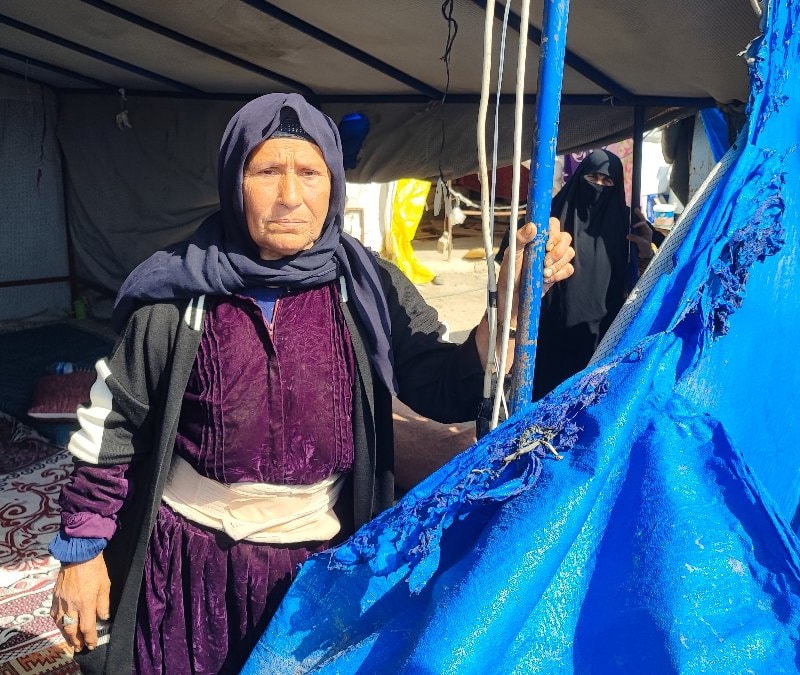 Adana'da uyuyamadı, çıkan yangında ailesini kurtardı
