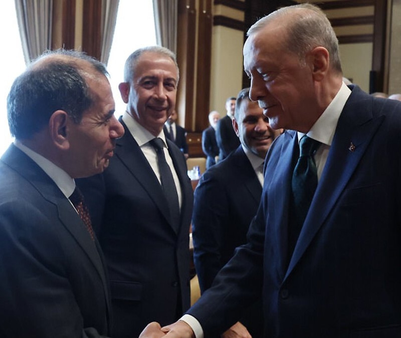 Cumhurbaşkanı Erdoğan'dan Dursun Özbek ve Okan Burak'a tebrik