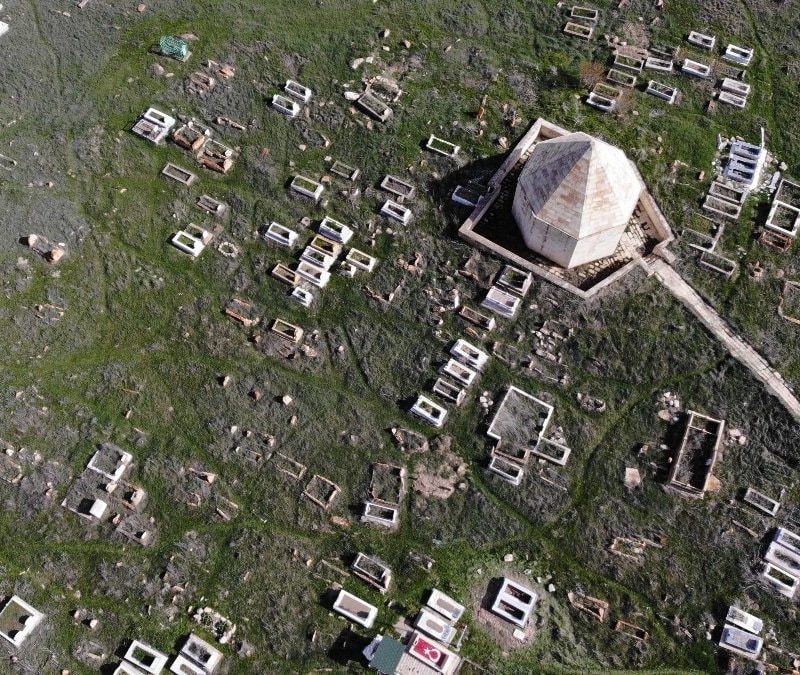 Bayburt’ta Hacı Kutlu Bey türbesinin bulunduğu mezarlık tarihe ışık tutuyor
