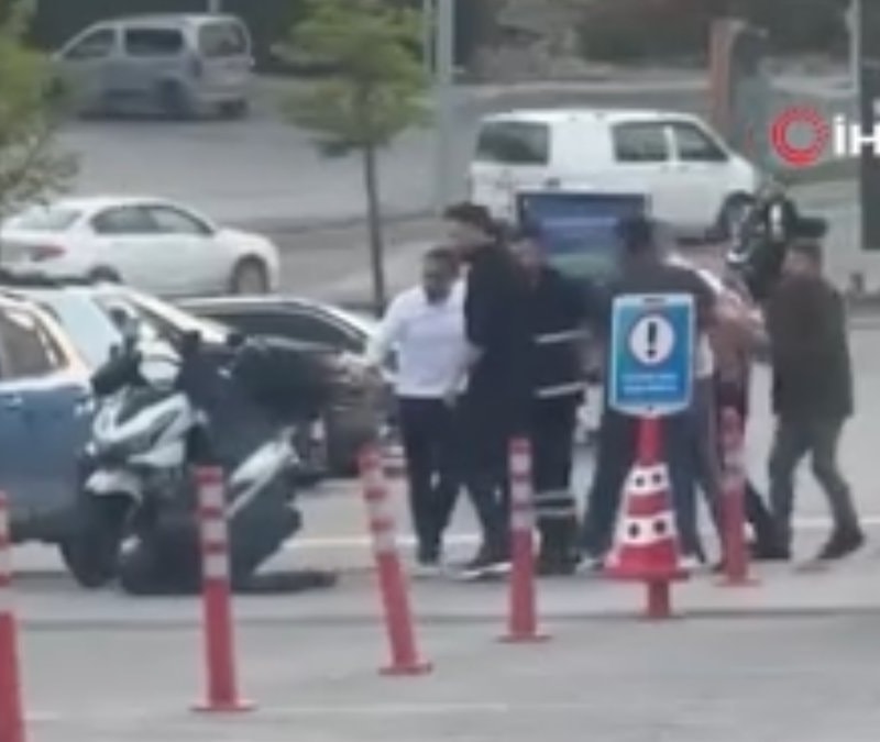Başakşehir'de araç yıkama istasyonunda yumruk yiyen motosiklet sürücüsü bayıldı