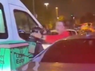 İstanbul'da 'içinde hasta yok' dedikleri ambulansın geçişini engellediler