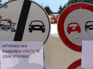 Magandaların hedef tahtası trafik levhaları: Yenileme bedeli 5 bin TL'yi buluyor